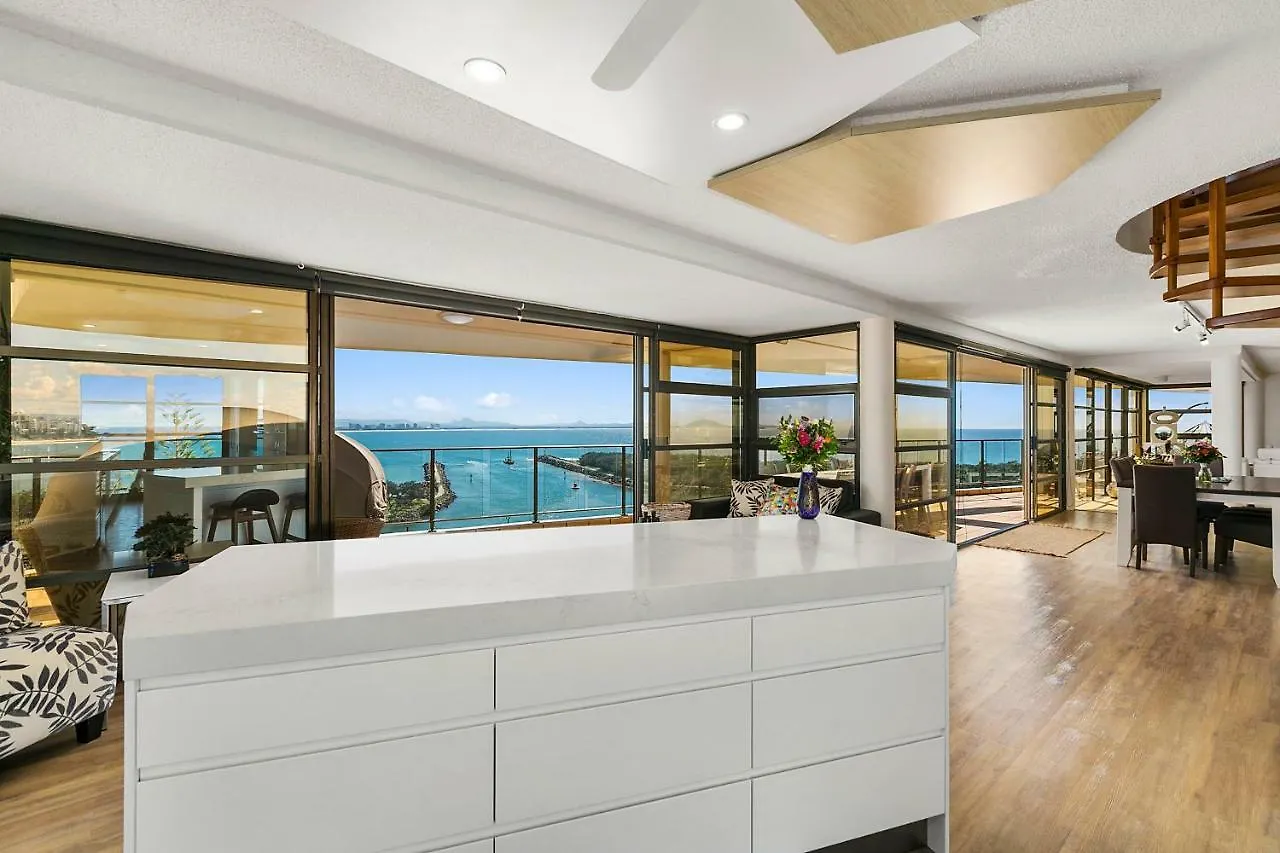 The Penthouse Ocean Views Private Spa And Sauna And Complimentary Wifi 穆卢拉巴 度假居